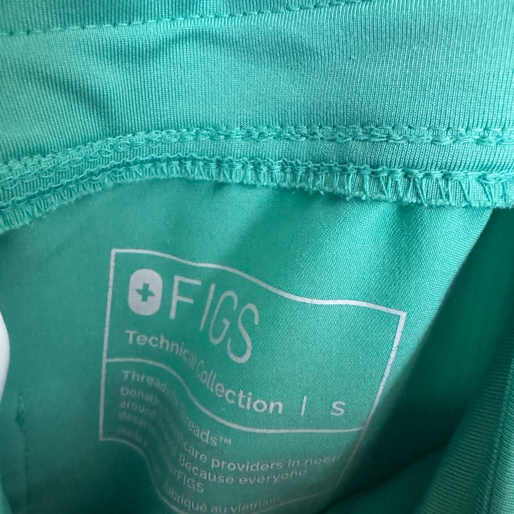 Figs surgical green scrubs yola bottom and top - Picture 4 of 6